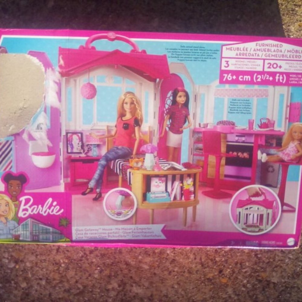 Barbie Glam Getaway House Dollhouse NRFB box damaged